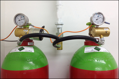 установка газового пожаротушение, монтаж систем газового пожаротушения, система газового пожаротушения, автоматическое газовое пожаротушение
